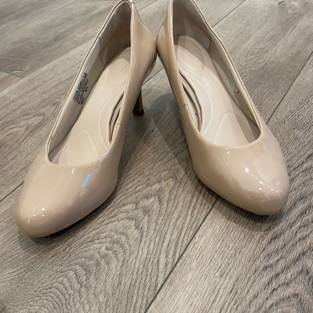 Rockport Walkability 3 inch heels in size 6.